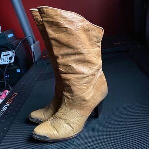 Leather Zodiac boots used size 8 womens